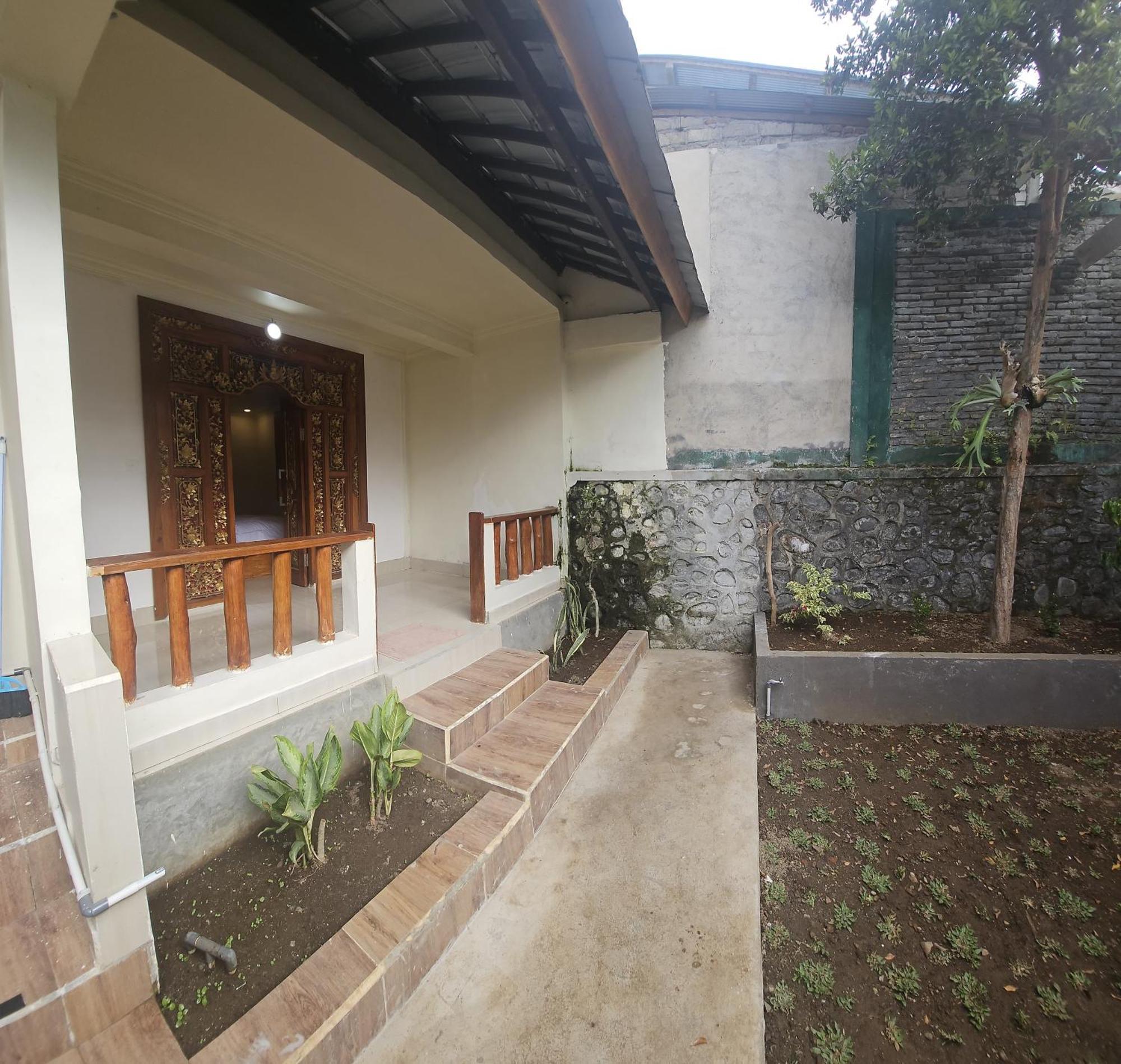Rinjani Trekking Center Hotel Senaru Exterior photo
